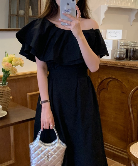 Elegant Women's Ruffle Dress with Oblique Shoulder