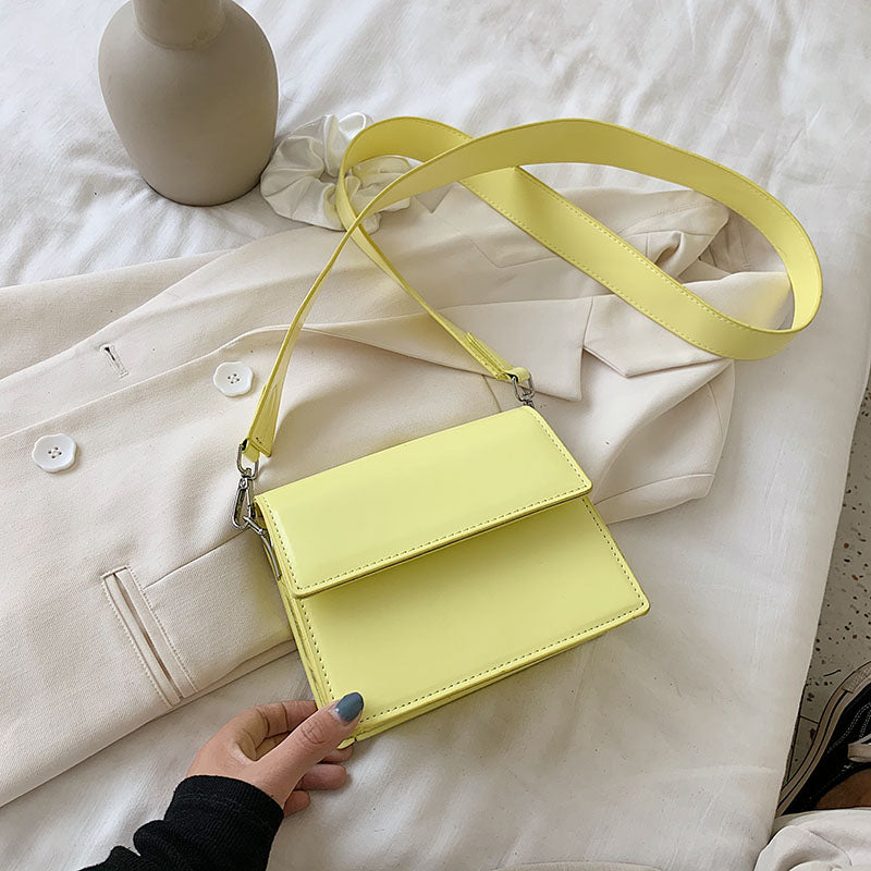 Trendy Women's Summer Crossbody Bag - Stylish Design
