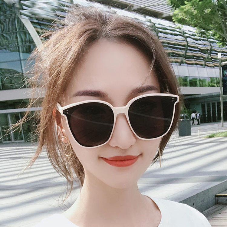 Fashionable UV Protection Sunglasses for Men and Women