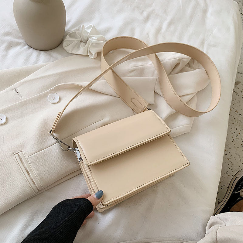 Trendy Women's Summer Crossbody Bag - Stylish Design