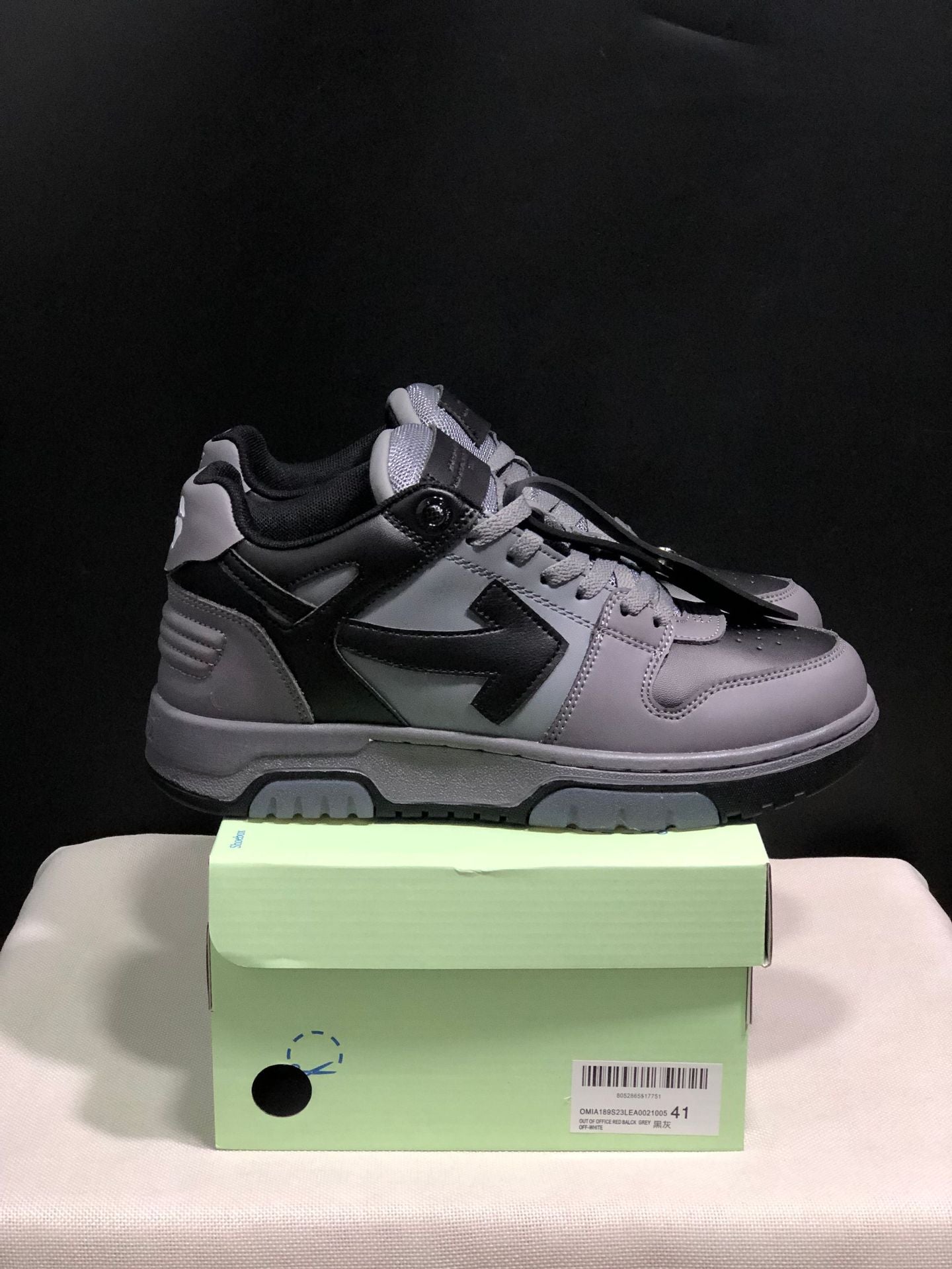 OFF-WHITE Leather Arrow Low-Top Sneakers for All