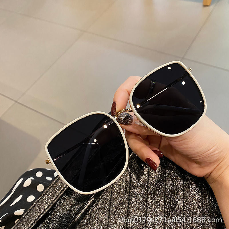 Trendy Retro Sunglasses for Women - UV Protection