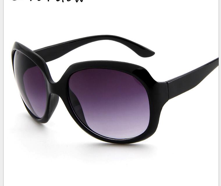 Sunglasses with Oversized Frame