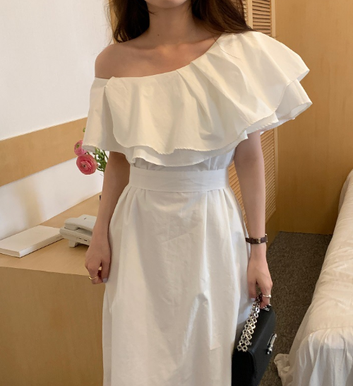 Elegant Women's Ruffle Dress with Oblique Shoulder