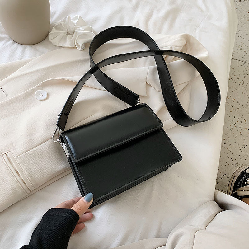 Trendy Women's Summer Crossbody Bag - Stylish Design