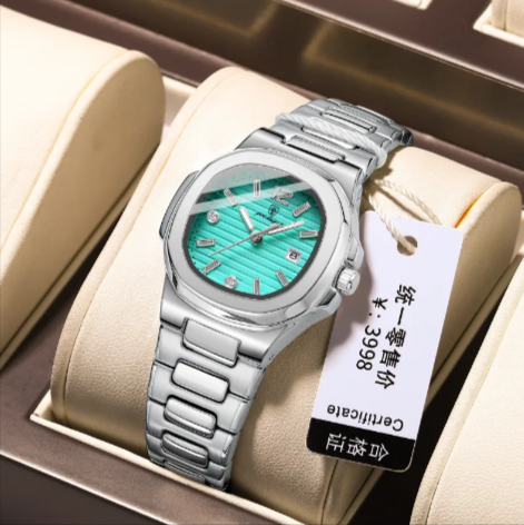 The Mince Ultra-Slim Luminous Quartz Watch | Evarisluxe