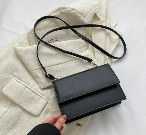 Trendy Women's Summer Crossbody Bag - Stylish Design