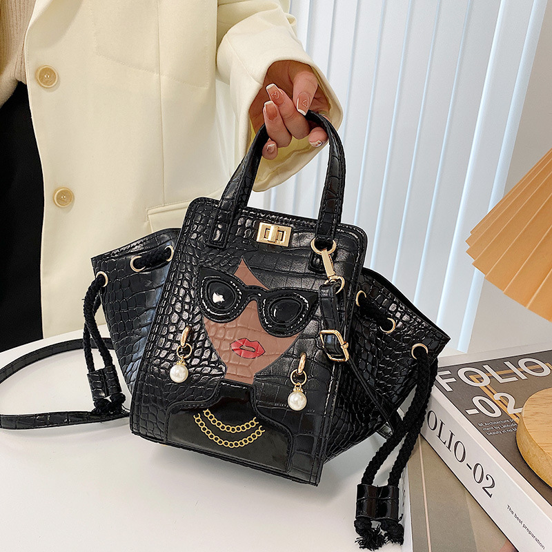 EvarisLuxe Lunettes Chic Shoulder Bag