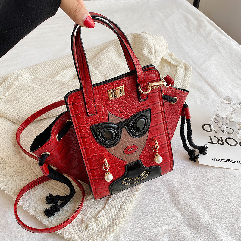 EvarisLuxe Lunettes Chic Shoulder Bag