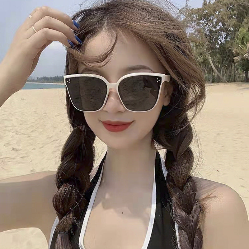 Fashionable UV Protection Sunglasses for Men and Women