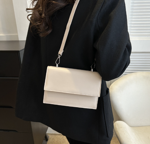 Trendy Women's Summer Crossbody Bag - Stylish Design