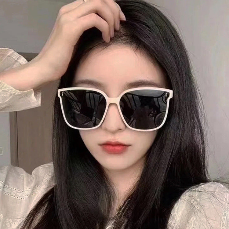 Fashionable UV Protection Sunglasses for Men and Women
