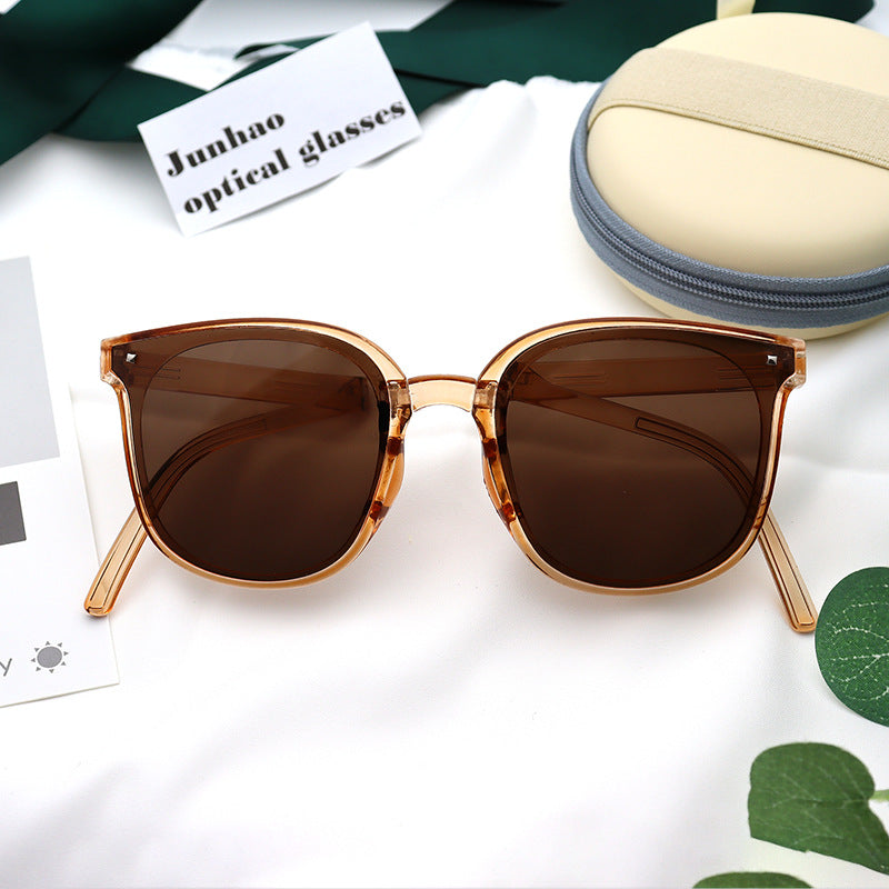 Fashionable Retro Foldable Sunglasses for Women